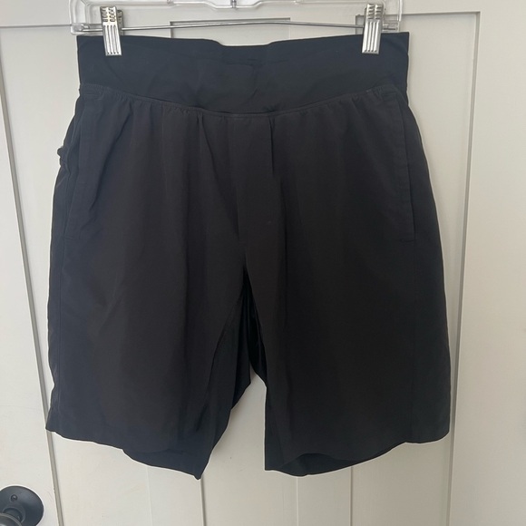 Lululemon Men’s T.H.E. Short Linerless 9" Black - Picture 3 of 10